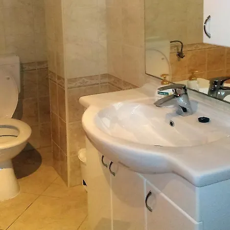 Apartman Courtyard In Town