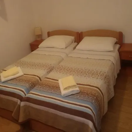 Courtyard In Town Apartman *